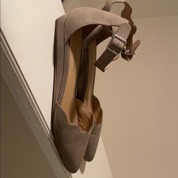 Flats with ankle strap - Picture 2 of 4